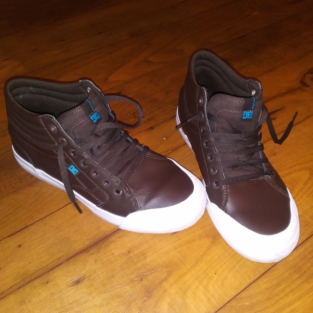 Shoes - Picture 2 of 9